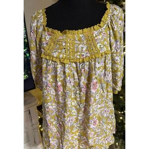 Solitaire‎ women's boho floral crochet trim tunic size Meduim